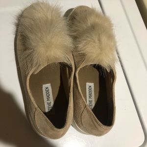 Fuzzy ball Steve Madden sneakers